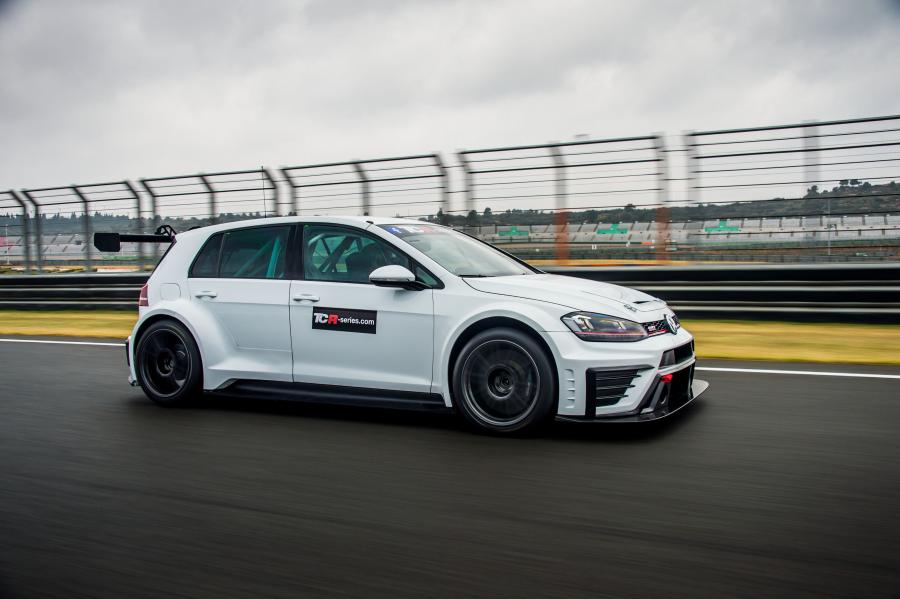  Volkswagen Golf GTi TCR 2016 года  (фото 5 из 16)